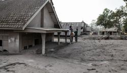 Dahsyatnya Letusan Gunung Semeru, Rumah Terkubur Abu Vulkanik