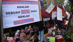 Korban Penggusuran Kampung Bayam Mengungsi ke Balai Kota Jakarta