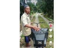 Viral Video Kakek Miskin Kecewa Tak Dapat Bantuan STB
