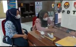 Belanja Sekitar 5 Menit, Perempuan Ini Kaget Motor Hilang di Parkiran Minimarket