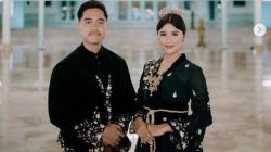 So Sweet! Kaesang Pangarep Bawakan Bunga untuk Erina Gudono di Malam Midodareni 