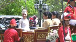 Erina Gudono Naik Kereta Kencana Menuju Pendopo Agung Royal Ambarrukmo