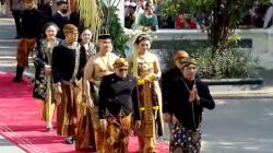 Penampilan Kaesang-Erina dengan Baju Adat Pengantin Solo<