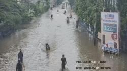Simpang Gedebage Bandung Terendam Banjir, Arus Lalu Lintas Tersendat