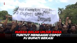 Massa Gelar Unjuk Rasa Tuntut Mendagri Copot Pj Bupati Bekasi 