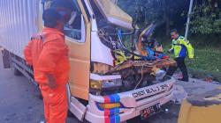 Ngeri, Truk Boks Tabrak Kendaraan di Tol Cipularang, Kernet Tewas Sopir Luka Berat<