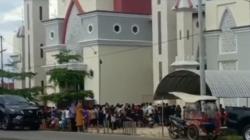 Penampakan TKP Perempuan Tewas Terjun dari Menara Masjid di Pangkep, Warga Berkerumun