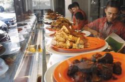 Kisah Kakak Beradik Asal Kebumen yang Sukses Jualan Nasi Padang, Kini Punya 6 Cabang