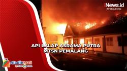 Siswa Panik saat Asrama Putra MTSN di Pemalang Dilalap Api