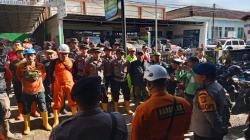 Banjir  Bandang Sumedang, Aktivitas Warga Sawahdadap Terhenti akibat Lumpur Tebal