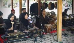Mengunjungi Wisata Unik di Pemalang, Ada Pasar Tempo Dulu dan Situs Makam Pangeran Benowo<