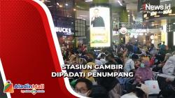Libur Nataru, Stasiun Gambir Dipadati Penumpang