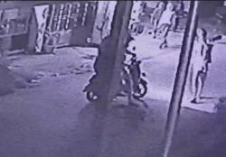 Diadang Geng Motor, Mahasiswa Ini Dianiaya dan Dibusur, Aksi Pelaku Terekam CCTV