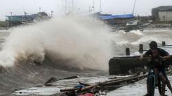 Waspada Liburan di Pantai, BMKG Peringatkan Gelombang Tinggi 4 Meter di Selatan Jabar