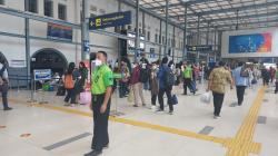 Stasiun Pasar Senen Sediakan Porter Gratis untuk Penumpang Berkebutuhan Khusus hingga Lansia