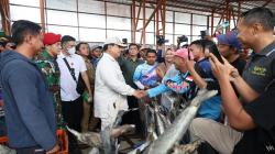 Prabowo Subianto Disambut Suka Cita Ribuan Warga Karangsong Indramayu<