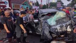 Kronologi Tabrakan Maut di Kuningan, Bapak dan Anak Tewas Terjepit 