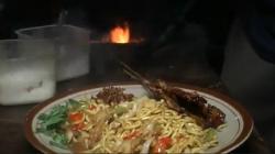 Nikmatnya Mi Tek-Tek di Grobogan, Kuliner Dipadu Sate Ayam yang Bikin Ketagihan