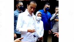 Momen Jokowi Main Nok-Nok Bareng Ridwan Kamil