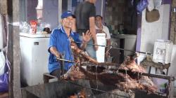 Pesanan Kambing Guling Meningkat Jelang Malam Tahun Baru, per Ekor Dijual Rp4 Juta