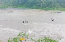 3 Jip Wisata Lereng Merapi Terjebak Banjir saat Manuver di Kali Kuning 