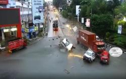 Kaleidoskop 2022: Kecelakaan di Kaltim, Truk Hantam Puluhan Kendaraan, Anak Tabrak Orang Tua<