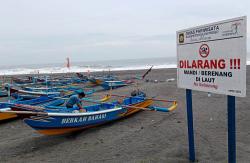 Gelombang Tinggi Landa Perairan DIY, Ratusan Nelayan Pantai Selatan Bantul Nganggur