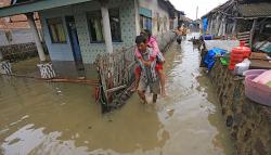Kawasan Pantura Diterjang Banjir Rob, Air Masuk hingga Permukiman Warga