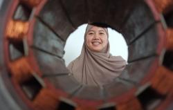 Ayuning Fitri Desanti dan Mimpi Besar Alirkan Listrik ke Laut hingga Jalan Raya<