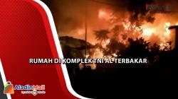 2 Rumah di Komplek TNI AL Palembang Dilalap Api