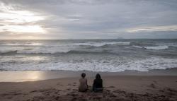 Dampak Gelombang Tinggi, Kawasan Pantai Anyer Sepi Wisatawan