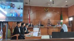 Sidang Kasus Eks Ketua DPRD Jabar Irfan Suryanegara Diwarnai Unjuk Rasa Ormas<