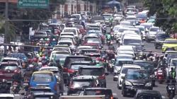 Liburan Usai, Ribuan Kendaraan Wisatawan Tinggalkan Kota Bandung<