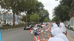 Teriakan Para Siswa Sambut Presiden di Tepi Jalan Menuju Pasar Bawah Pekanbaru: Pak Jokowi