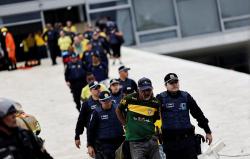 Brasil Rusuh, Lebih dari 400 Pendukung Bolsonaro Ditahan Aparat