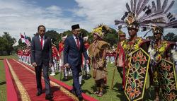 Presiden Jokowi Bahas Pekerja Migran Indonesia dengan PM Malaysia: One Channel System Harus Dijalankan Bersama