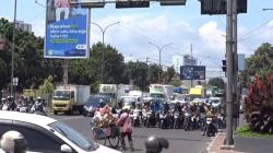 Warga Keluhkan Lampu Merah Soetta-Ibrahim Adji Kiaracondong Bandung Terlalu Lama<