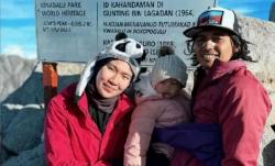 Viral, Pasutri Ini Dihujat Netizen karena Bawa Anak 16 Bulan Mendaki Gunung