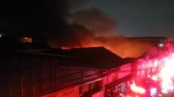 Api yang Berkobar di Gudang Mainan Kawasan Sentra Tahu Cibuntu Bandung Padam