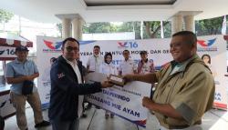 Penjual Mi Ayam Bakso Senang Dapat Bantuan Gerobak dan Modal Usaha dari Partai Perindo