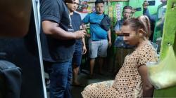 Emak-Emak Pemilik Warung di Kawasan Terminal Mandalika Jual Sabu ke Sopir Ditangkap<