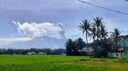 Gunung Marapi Sumbar Kembali Erupsi, Lontarkan Kolom Abu Setinggi 1 Kilometer