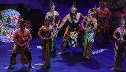 Ketika Panglima TNI dan Kapolri Menjadi Wayang Orang