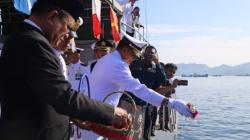 Peringati Hari Samudera, Lantamal Manado Tabur Bunga di Selat Lembeh Bitung<