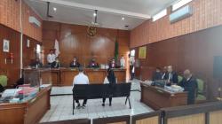 Eks Ketua DPRD Jabar Irfan Suryanegara dan Istri Dituntut 12 Tahun Penjara<