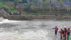 Loncat ke Bendungan Cikundul Cianjur, Seorang Pelajar Hilang Terseret Arus 