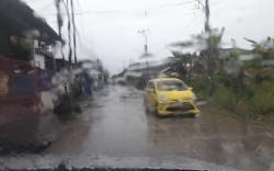 Hujan Guyur Palembang Sejak Pagi, Hati-Hati Jalan Licin <