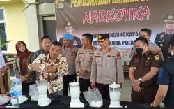Polres OKI Musnahkan 3.964 Gram Sabu dengan Cara Diblender