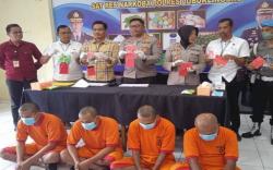 Polisi Gerebek Pondok Pesta Narkoba di Tanah Periuk, 5 Orang Ditangkap 