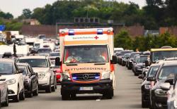 Mobil Ambulans di Negara Ini Sangat Dihormati, bila Lewat Semua Minggir Beri Jalan Lebar